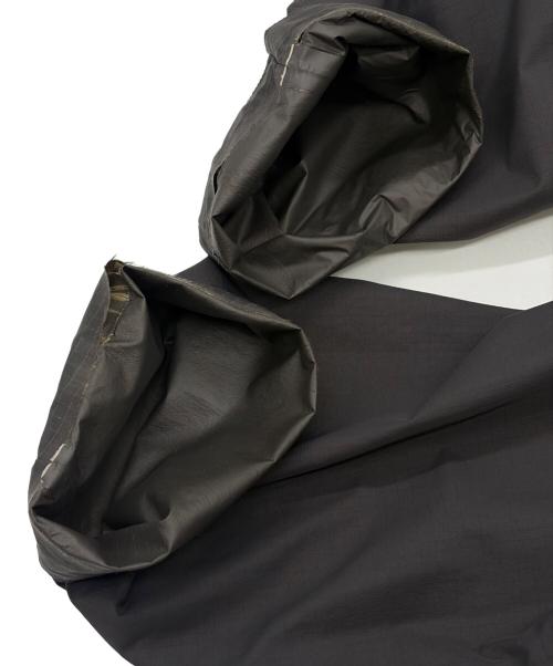 ARC'TERYX（アークテリクス）ARC'TERYX (アークテリクス) ナイロンジャケット グレー×ブラック サイズ:SIZE Sの古着・服飾アイテム