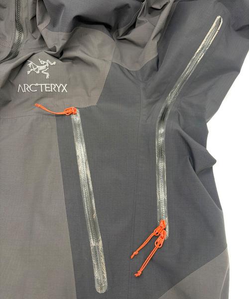 ARC'TERYX（アークテリクス）ARC'TERYX (アークテリクス) ナイロンジャケット グレー×ブラック サイズ:SIZE Sの古着・服飾アイテム