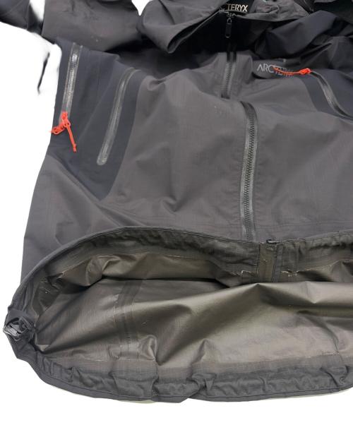 ARC'TERYX（アークテリクス）ARC'TERYX (アークテリクス) ナイロンジャケット グレー×ブラック サイズ:SIZE Sの古着・服飾アイテム