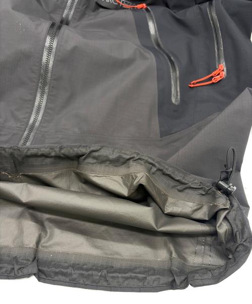 ARC'TERYX（アークテリクス）ARC'TERYX (アークテリクス) ナイロンジャケット グレー×ブラック サイズ:SIZE Sの古着・服飾アイテム
