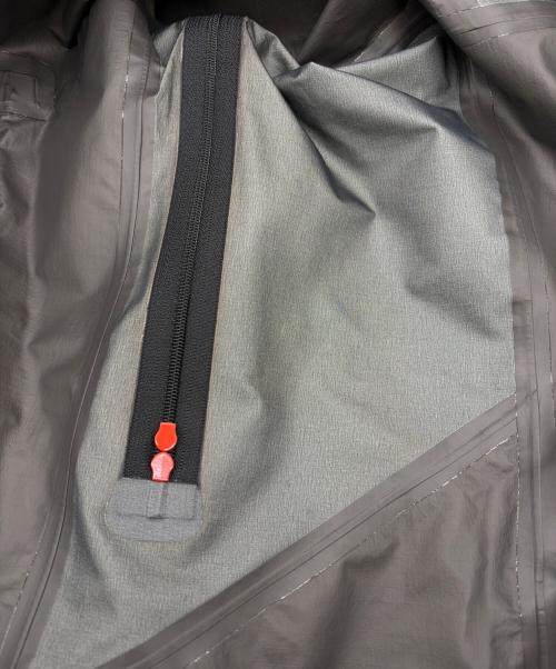 ARC'TERYX（アークテリクス）ARC'TERYX (アークテリクス) ナイロンジャケット グレー×ブラック サイズ:SIZE Sの古着・服飾アイテム