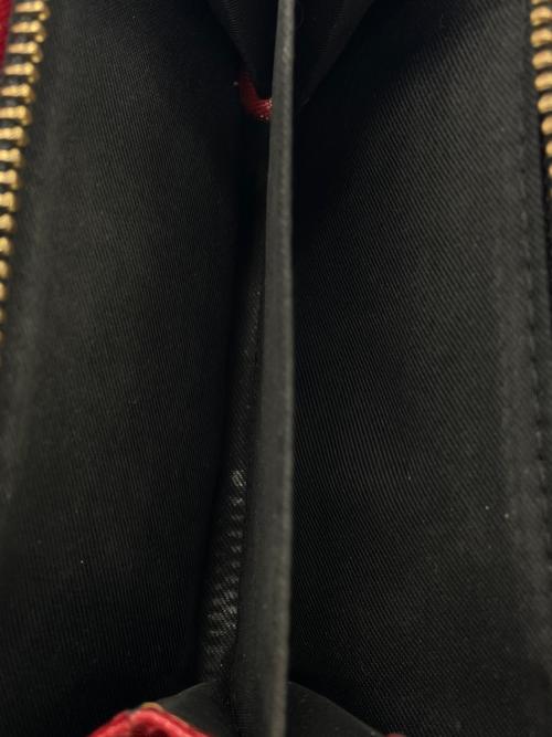 MARC JACOBS（マークジェイコブス）MARC JACOBS (マークジェイコブス) 2つ折り財布 ブラック×レッドの古着・服飾アイテム