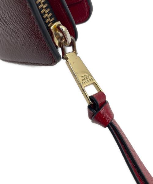 MARC JACOBS（マークジェイコブス）MARC JACOBS (マークジェイコブス) 2つ折り財布 ブラック×レッドの古着・服飾アイテム