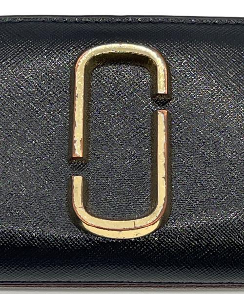 MARC JACOBS（マークジェイコブス）MARC JACOBS (マークジェイコブス) 2つ折り財布 ブラック×レッドの古着・服飾アイテム