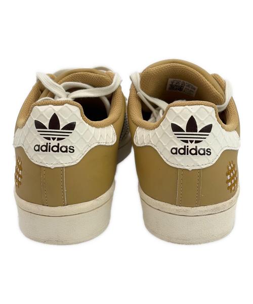 adidas（アディダス）adidas (アディダス) スニーカー ブラウン×ホワイト サイズ:SIZE 25cmの古着・服飾アイテム