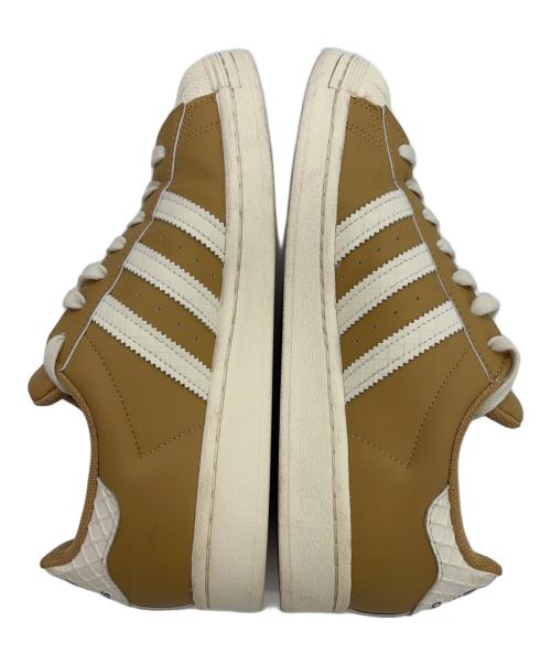 adidas（アディダス）adidas (アディダス) スニーカー ブラウン×ホワイト サイズ:SIZE 25cmの古着・服飾アイテム
