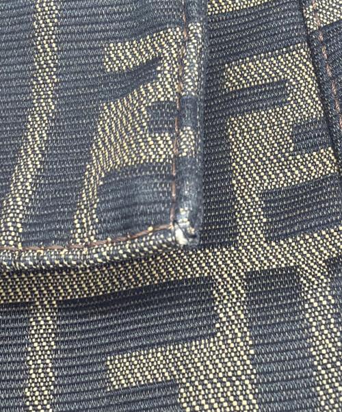 FENDI（フェンディ）FENDI (フェンディ) ショルダーバッグ ブラウンの古着・服飾アイテム