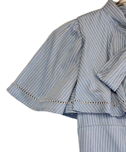 And Couture（アンドクチュール）And Couture (アンドクチュール) ストライプフリルケープワンピース スカイブルー サイズ:SIZE Freeの古着・服飾アイテム