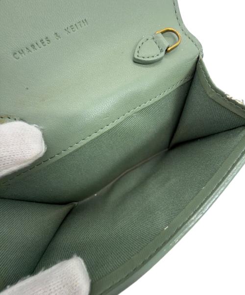CHARLES & KEITH（チャールズアンドキース）CHARLES & KEITH (チャールズアンドキース) バックルウォレット グリーンの古着・服飾アイテム