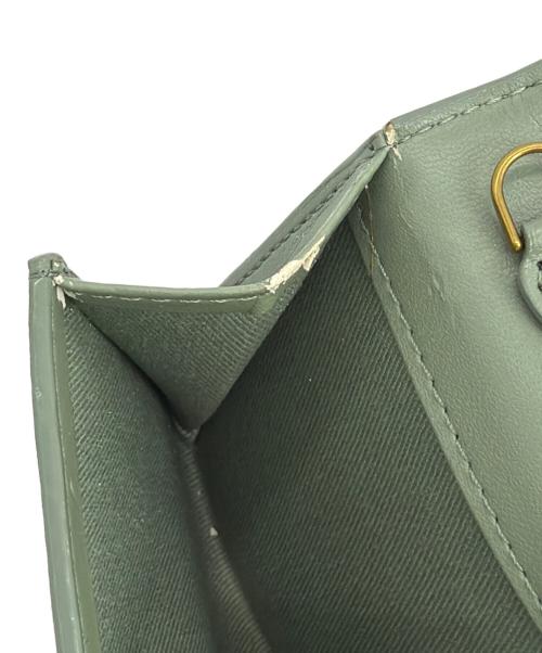 CHARLES & KEITH（チャールズアンドキース）CHARLES & KEITH (チャールズアンドキース) バックルウォレット グリーンの古着・服飾アイテム