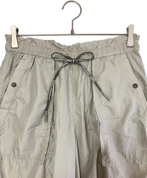 and wander（アンドワンダー）and wander (アンドワンダー) ZARA (ザラ) ナイロンパンツ ライトグレー サイズ:XSの古着・服飾アイテム