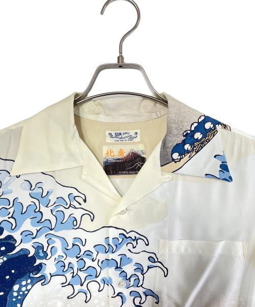 Sun Surf（サンサーフ）Sun Surf (サンサーフ) 葛飾北斎 (カツシカホクサイ) アロハシャツ ホワイト×ブルー サイズ:Sの古着・服飾アイテム