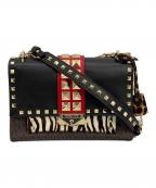 MICHAEL KORSマイケル・コース）の古着「Cece Medium Logo Mixed-Media Convertible Shoulder Bag（シーシー ミディアム ロゴ ミックスドメディア コンバーチブル ショルダー バッグ）」｜ブラック×レッド