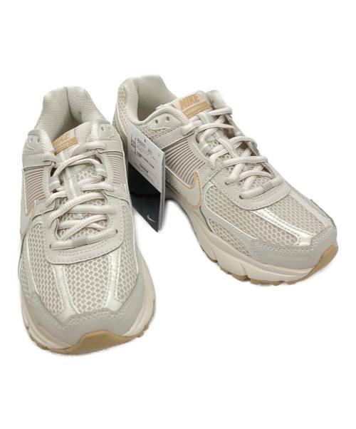 NIKE（ナイキ）NIKE (ナイキ) スニーカー ホワイト サイズ:24cm 未使用品の古着・服飾アイテム