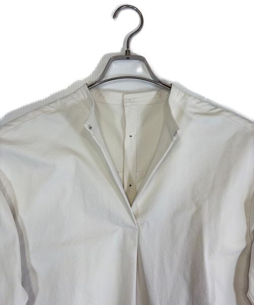 Adam et Rope（アダム エ ロペ）Adam et Rope (アダム エ ロペ) バックオープンバンドカラーワンピース ホワイト サイズ:SIZE Freeの古着・服飾アイテム