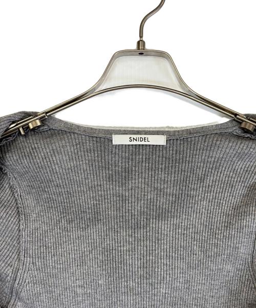 Snidel（スナイデル）Snidel (スナイデル) カラーディティールドッキングニットプルオーバー グレー サイズ:SIZE Freeの古着・服飾アイテム