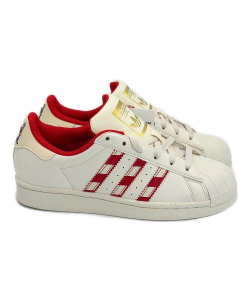 adidas（アディダス）adidas (アディダス) スニーカー ホワイト×レッド サイズ:SIZE 22.5cmの古着・服飾アイテム