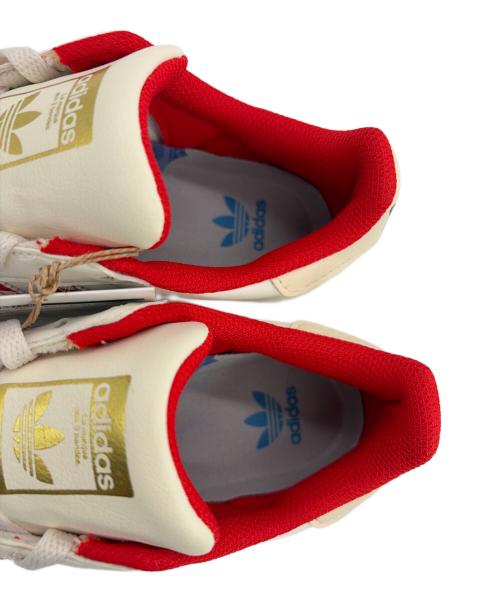 adidas（アディダス）adidas (アディダス) スニーカー ホワイト×レッド サイズ:SIZE 22.5cmの古着・服飾アイテム