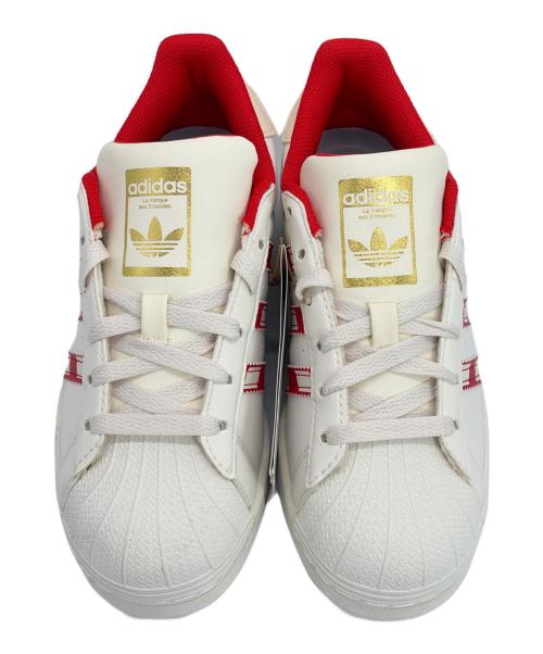 adidas（アディダス）adidas (アディダス) スニーカー ホワイト×レッド サイズ:SIZE 22.5cmの古着・服飾アイテム
