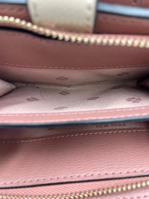 Kate Spade（ケイトスペード）Kate Spade (ケイトスペード) 2つ折り財布 ブラック×ベージュの古着・服飾アイテム