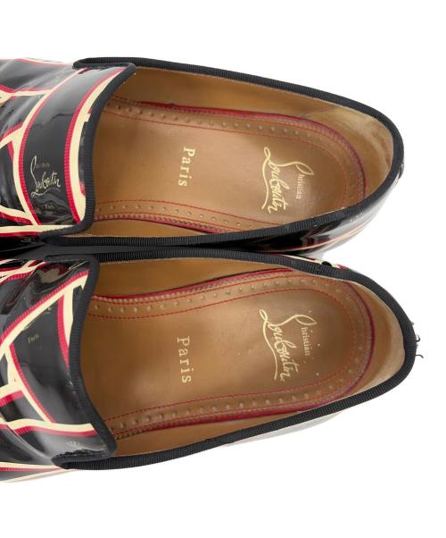 Christian Louboutin（クリスチャン・ルブタン）Christian Louboutin (クリスチャン・ルブタン) エナメルローファー ブラック サイズ:SIZE 40(25cm）の古着・服飾アイテム