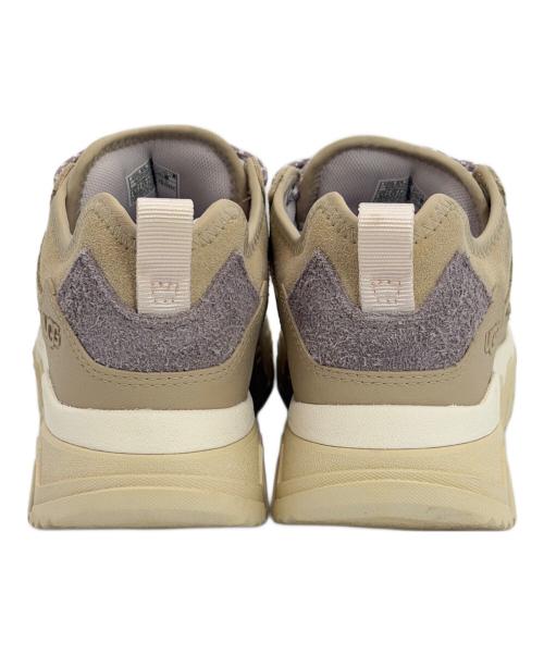 UGG（アグ）UGG (アグ) スニーカー/W CAPTRAIL LOW/ウィメンズ キャップ トレイル ロー ベージュ サイズ:SIZE 23.5cmの古着・服飾アイテム