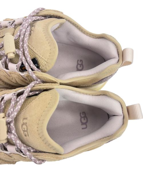 UGG（アグ）UGG (アグ) スニーカー/W CAPTRAIL LOW/ウィメンズ キャップ トレイル ロー ベージュ サイズ:SIZE 23.5cmの古着・服飾アイテム