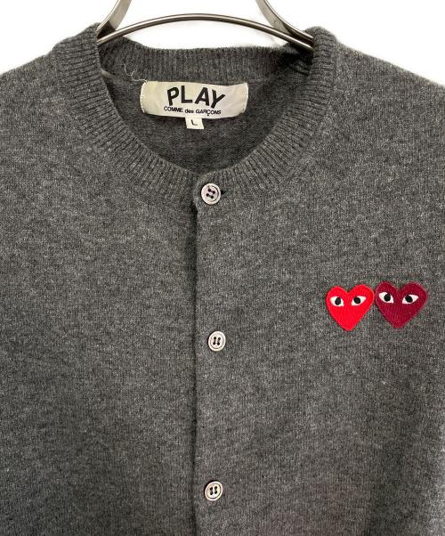 PLAY COMME des GARCONS（プレイコムデギャルソン）PLAY COMME des GARCONS (プレイコムデギャルソン) DOUBLE HEART LADIE'S' CARDIGAN/ハートワッペンカーディガン グレー サイズ:Lの古着・服飾アイテム