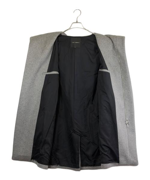 1piu1uguale3（ウノピュウノウグァーレトレ）1piu1uguale3 (ウノピュウノウグァーレトレ) WRAP HOODED COAT グレー サイズ:V（5）Lの古着・服飾アイテム