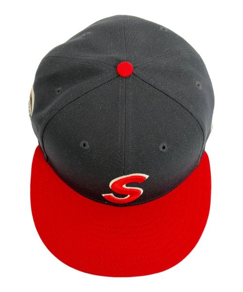 New Era（ニューエラ）New Era (ニューエラ) SUPREME (シュプリーム) キャップ ネイビー×レッド サイズ:7 1/2（59.6cm）の古着・服飾アイテム