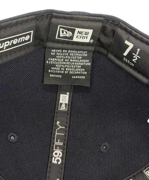 New Era（ニューエラ）New Era (ニューエラ) SUPREME (シュプリーム) キャップ ネイビー×レッド サイズ:7 1/2（59.6cm）の古着・服飾アイテム