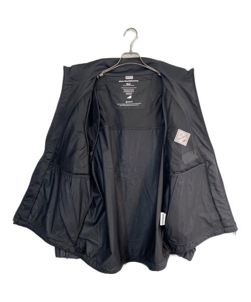 WHITE MOUNTAINEERING（ホワイトマウンテ二アニング）WHITE MOUNTAINEERING (ホワイトマウンテ二アニング) WINDSTOPPER FLOATING SHOULDER JACKET/ウインドストッパー・フローティング・ショルダー・ジャケット ブラック サイズ:SIZE Mの古着・服飾アイテム