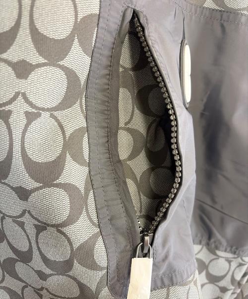 COACH（コーチ）COACH (コーチ) シグネチャーロゴナイロンスイッチングスウェット グレー×ブラック サイズ:SIZE S 未使用品の古着・服飾アイテム