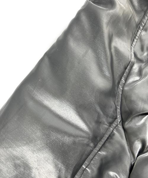 Calvin Klein Jeans（カルバンクラインジーンズ）Calvin Klein Jeans (カルバンクラインジーンズ) リキッドメタルパファージャケット グレー サイズ:SIZE Mの古着・服飾アイテム