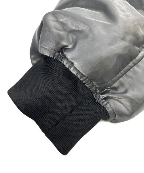 Calvin Klein Jeans（カルバンクラインジーンズ）Calvin Klein Jeans (カルバンクラインジーンズ) リキッドメタルパファージャケット グレー サイズ:SIZE Mの古着・服飾アイテム