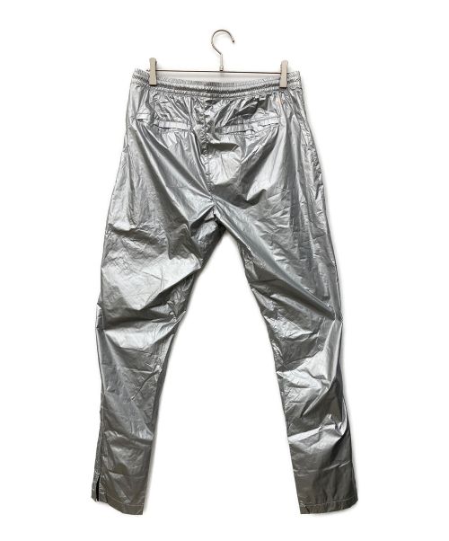 F.C.R.B.（エフシーレアルブリストル）F.C.R.B. (エフシーアールビー) ナイロンパンツ シルバー サイズ:Мの古着・服飾アイテム