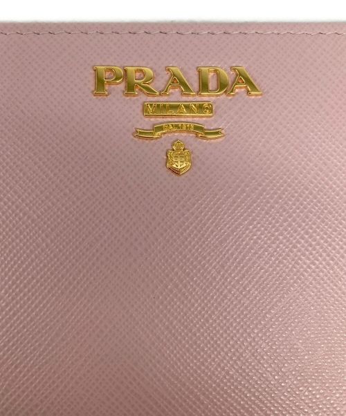 PRADA（プラダ）PRADA (プラダ) サフィアーノレザー(牛革)　ラウンドファスナー長財布 ピンクの古着・服飾アイテム