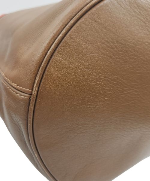 J&M DAVIDSON（ジェイ＆エム デヴィッドソン）J&M DAVIDSON (ジェイ＆エム デヴィッドソン) 巾着ショルダーバッグ レッド×ブラックの古着・服飾アイテム