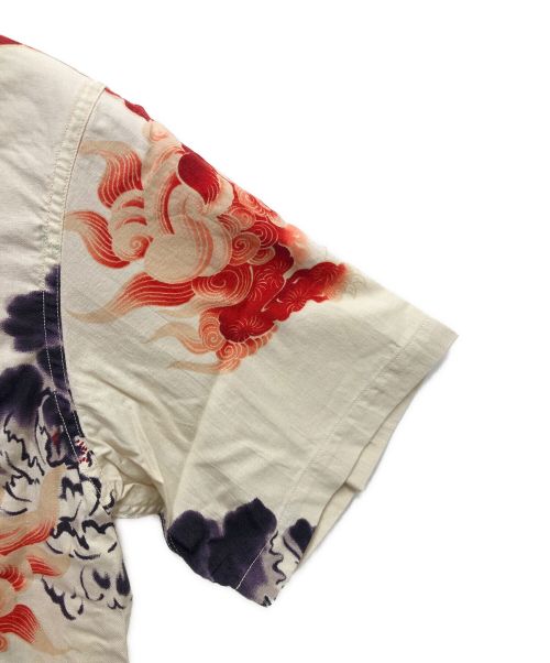 Sun Surf SPECIAL EDITION（サンサーフ・スペシャルエディション）Sun Surf SPECIAL EDITION SunSurf Special Edition(サンサーフ スペシャルエディション)／唐獅子 牡丹柄／アロハシャツ／オープンカラーシャツ) アイボリー サイズ:XSの古着・服飾アイテム