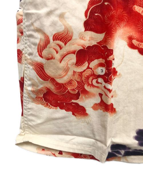 Sun Surf SPECIAL EDITION（サンサーフ・スペシャルエディション）Sun Surf SPECIAL EDITION SunSurf Special Edition(サンサーフ スペシャルエディション)／唐獅子 牡丹柄／アロハシャツ／オープンカラーシャツ) アイボリー サイズ:XSの古着・服飾アイテム