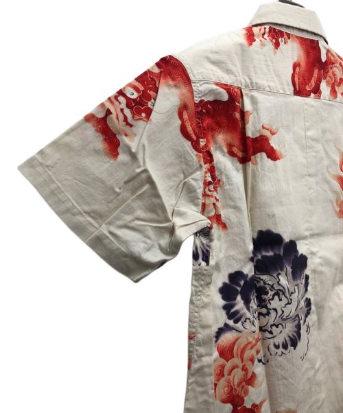 Sun Surf SPECIAL EDITION（サンサーフ・スペシャルエディション）Sun Surf SPECIAL EDITION SunSurf Special Edition(サンサーフ スペシャルエディション)／唐獅子 牡丹柄／アロハシャツ／オープンカラーシャツ) アイボリー サイズ:XSの古着・服飾アイテム