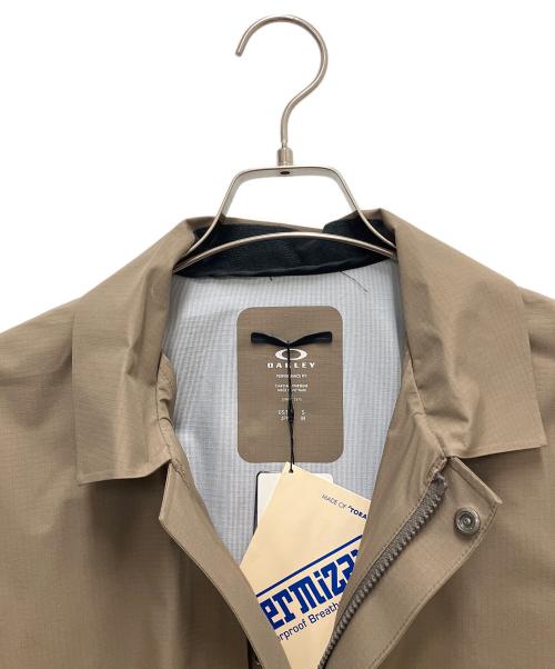 OAKLEY（オークリー）OAKLEY (オークリー) RS SHELL INVISIBLE STORAGE COAT ブラウン サイズ:SIZE M 未使用品の古着・服飾アイテム