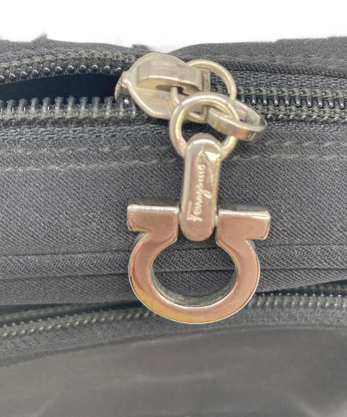Salvatore Ferragamo（サルヴァトーレ フェラガモ）Salvatore Ferragamo (サルヴァトーレ フェラガモ) ショルダーポーチ ブラックの古着・服飾アイテム