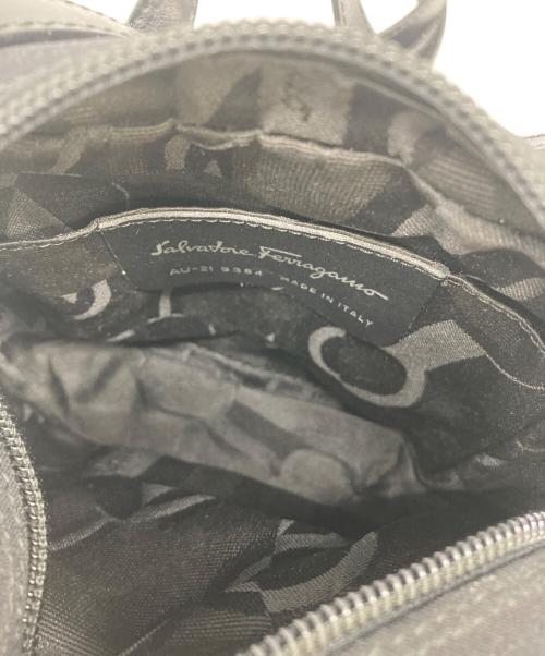 Salvatore Ferragamo（サルヴァトーレ フェラガモ）Salvatore Ferragamo (サルヴァトーレ フェラガモ) ショルダーポーチ ブラックの古着・服飾アイテム