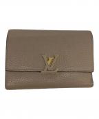 LOUIS VUITTONルイ ヴィトン）の古着「3つ折り財布 ポルトフォイユ・カプシーヌ コンパクト」｜ベージュ