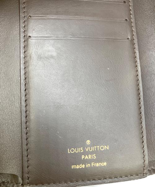 LOUIS VUITTON（ルイ ヴィトン）LOUIS VUITTON (ルイ ヴィトン) 3つ折り財布 	ポルトフォイユ・カプシーヌ コンパクト ベージュの古着・服飾アイテム