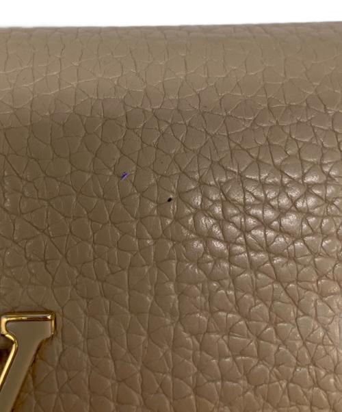 LOUIS VUITTON（ルイ ヴィトン）LOUIS VUITTON (ルイ ヴィトン) 3つ折り財布 	ポルトフォイユ・カプシーヌ コンパクト ベージュの古着・服飾アイテム