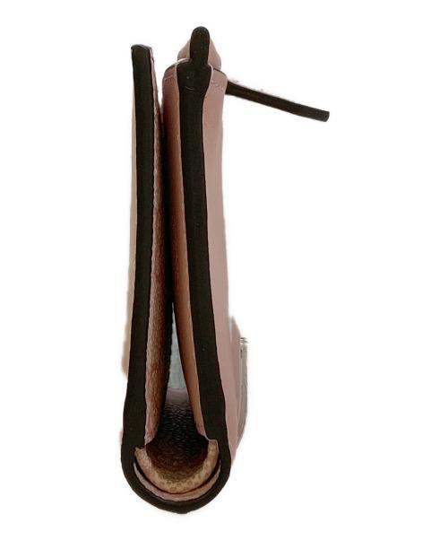 GUCCI（グッチ）GUCCI (グッチ) 2つ折り財布　GGエンブレムミディアム ウォレット ピンクの古着・服飾アイテム