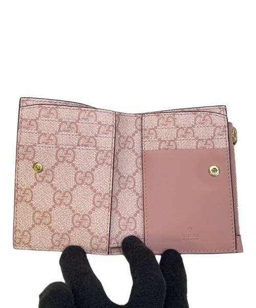 GUCCI（グッチ）GUCCI (グッチ) 2つ折り財布　GGエンブレムミディアム ウォレット ピンクの古着・服飾アイテム
