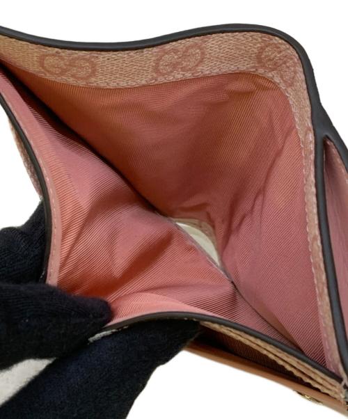 GUCCI（グッチ）GUCCI (グッチ) 2つ折り財布　GGエンブレムミディアム ウォレット ピンクの古着・服飾アイテム